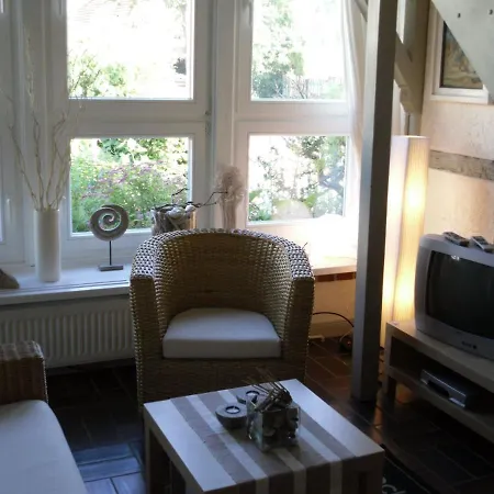 Cozy Mansion In Artist Studio In With Terrace Steffenshagen